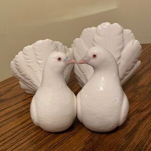 Vintage LLADRO 1971 Spain High glaze Porcelain Love Doves! In Mint Vint. Cond.